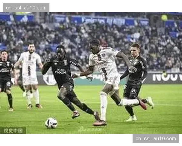 欧联杯出局,里昂主帅称球队将全力争夺联赛前四 欧联杯出局,里昂主帅称球队将全力争夺联赛前四