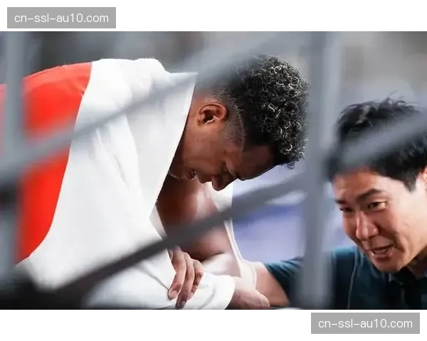 特写：冲线时刻，老将泪洒赛场，宣布本赛季末退役决定