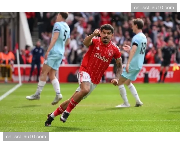 吉布斯-怀特帽子戏法，森林中场成保级关键先生